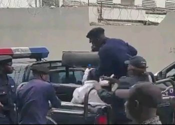 Marche des médecins à Kinshasa: « La police a enregistré 2 blessés légers de ses éléments… 2 autres blessés légers ont été enregistrés dans les rangs des médecins » ( Bilan de la Police)