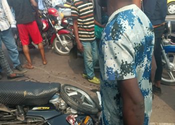 Kinshasa : Disputant avec sa femme sur la moto, un motocycliste se jette sur un camion-benne pour mettre fin à leurs vies