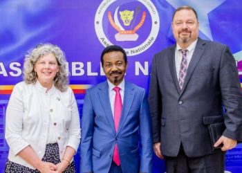 Assemblée Nationale : Mboso échange avec Stéphanie Miley sur le budget de 1 milliards de dollars affectés au nouveau cycle de la coopération RDC-USA