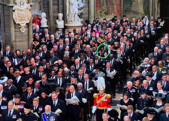 Obsèques de la reine Élisabeth II : Mboso Nkodia derrière Paul Kagame et devant le couple Macron