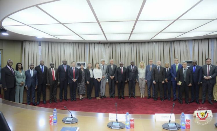 Climat des affaires : Sama Lukonde échange avec un groupe d’ambassadeurs et chefs de missions diplomatiques accrédités en RDC