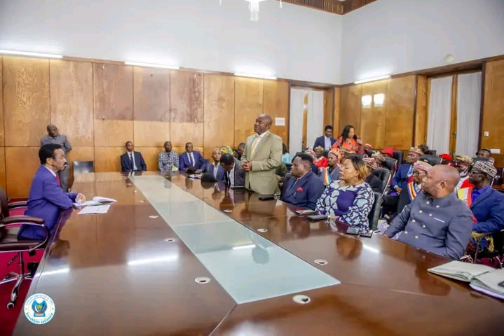 Conflit entre Teke et Yaka à Kwamouth : Mboso échange avec une délégation du grand Bandundu