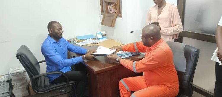 Assemblée nationale : le député Ados Ndombasi dépose une proposition de loi sur l’administration des soins d’urgence et préhospitaliers en RDC