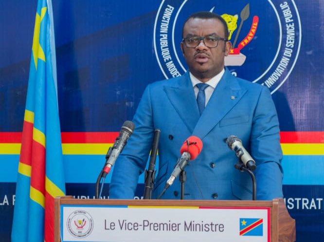 RDC/Fonction Publique : Le VPM Lihau suspend le secrétaire général aux Affaires Sociales pour recrutement illégal