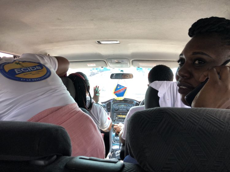 RDC : La police a troué les pneus de la voiture de la députée Bethy Ngadima alors qu’elle était dans la suite de Martin Fayulu