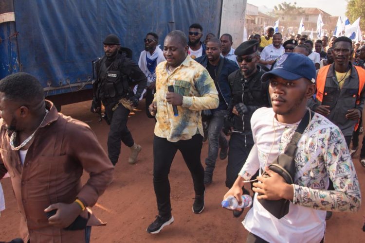 Mbandaka : Le ministre Guy Loando mobilise une grande foule pour l’accueil du chef de l’état ce mercredi