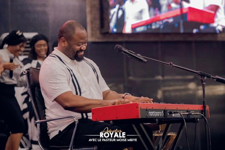 Concert au stade des martyrs : Le Pasteur Moïse Mbiye répond à la demande de son ami prophète Francis Tatu
