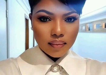 Musique/Accusée d’avoir été baisée par Fally Ipupa : Cyndi le coeur met en garde Manike sur ses propos!