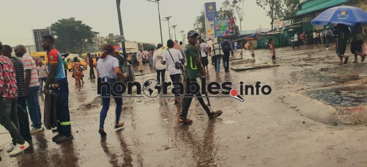 Société : Qu’est-ce qui se passe réellement sous la pluie à Tshangu le long du Boulevard Lumumba ?