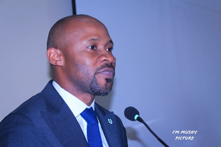 RDC: « Le premier mandat de Félix Tshisekedi l’a juste permis de mettre la fondation, et le deuxième lui permettra d’élever le mur » (Patrick Muyaya)