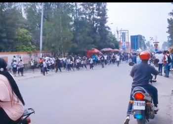 Nord-Kivu : Les élèves dans la rue pour exiger le retour de la paix et l’offensive des troupes de l’EAC au M23