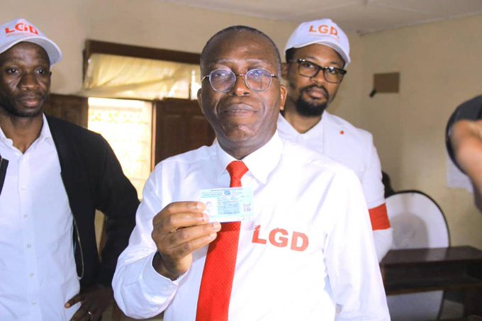 Élection 2023 : le candidat président Auguystin Matata Ponyo a obtenu sa carte d’électeur !