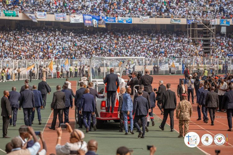 Rencontre des jeunes avec le pape François : Kabila recherché, Tshisekedi humilié
