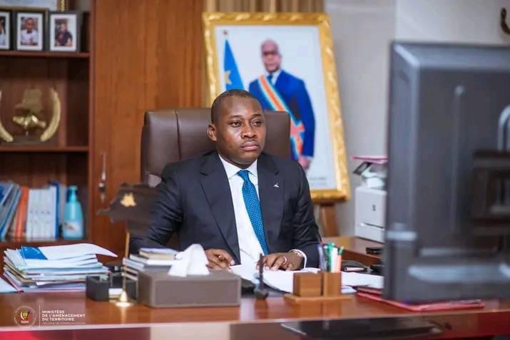 RDC : Le ministère de l’Aménagement du territoire dénonce et condamne la retenue de 10.000fc sur la rémunération des fonctionnaires du territoire d’IKELA