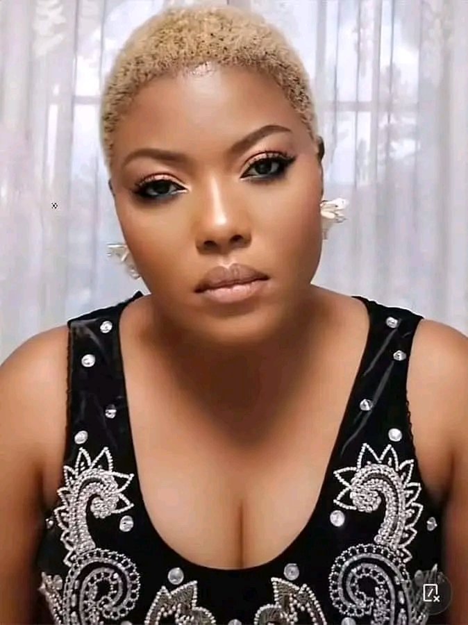 RDC : La chanteuse Cindy le cœur traduit en justice la chroniqueuse Manické de Jhon