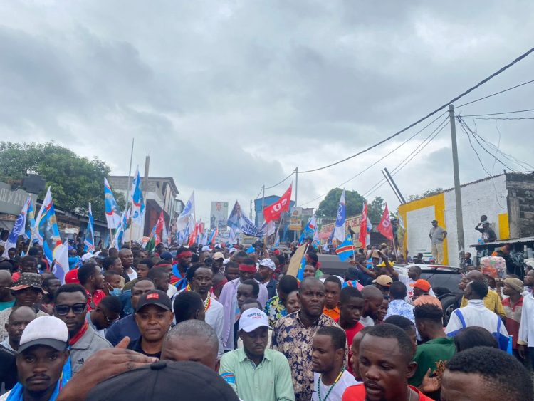 Marche contre l’agression Rwandaise : Martin Fayulu et Matata Ponyo mènent la foule des centaines des militants