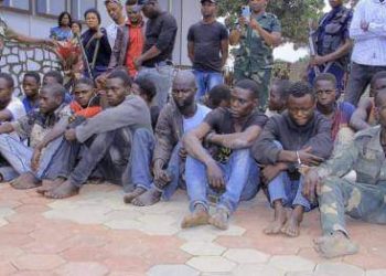 Ituri : 20 présumés criminels arrêtés avec des armes et munitions à Bunia