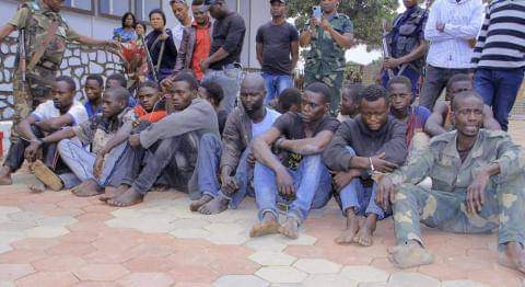 Ituri : 20 présumés criminels arrêtés avec des armes et munitions à Bunia