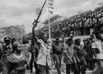 Page d’histoire – Ce jour-là 20 avril 1977, après avoir gagné la guerre du Shaba, Mobutu réunit 30.000 personnes dans le Stade du 20 Mai à Kin) pour un show exceptionnel