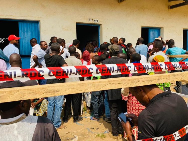 Enrôlement: Des habitants de Kolwezi en sit-in pour demander à la CENI de prolonger la durée d’enrôlement