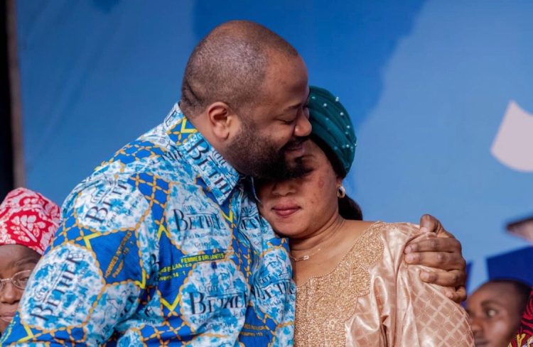 Musique : Le pasteur Moïse Mbiye parle de son mariage !