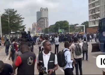Sit-in de l’opposition : début des affrontements entre les manifestants et la police !