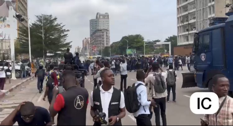 Sit-in de l’opposition : début des affrontements entre les manifestants et la police !