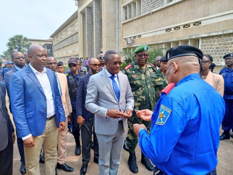 Kasaï central : le gouvernement provincial dote la PNC 20 motos marque boxer !