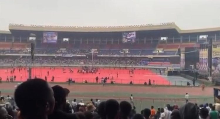 Le Stade des Martyrs se remplit pour le concert de Ferre Gola !