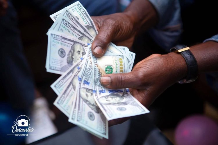 Kinshasa | Ce dimanche, 1 dollar américain chute à 21.000Fc !