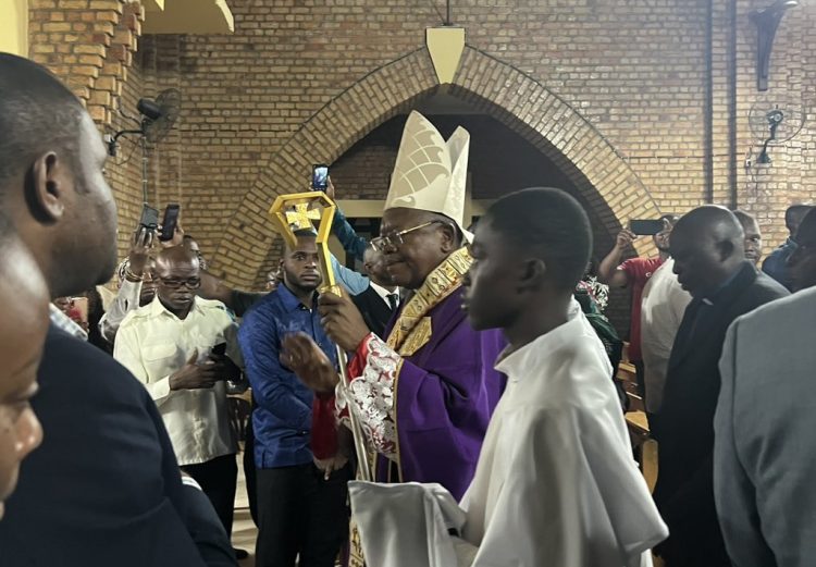 RDC | « Qu’est-ce que j’ai retenu de l’homélie du cardinal Ambongo à l’occasion de la messe en mémoire de Chérubin Okende dont le corps ensanglanté et sans vie a été retrouvé le 13 juillet dans sa voiture » ? ( Tribune de Trésor Kibangula)