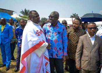 Mbandaka/catholique | Dans le but de faciliter l’évangélisation, Pascal Nkanga secrétaire général de l’AREP de Me Guy Loando dote 3 Motos DT 125 aux lauréats devenus diacres !