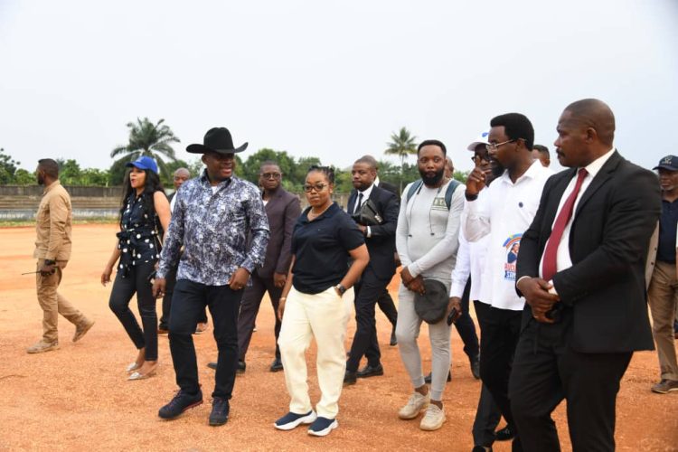 RDC | Le Ministre d’Etat Guy Loando Mboyo boucle sa visite d’inspection des réalisations du PDL 145 territoires à Kisangani !