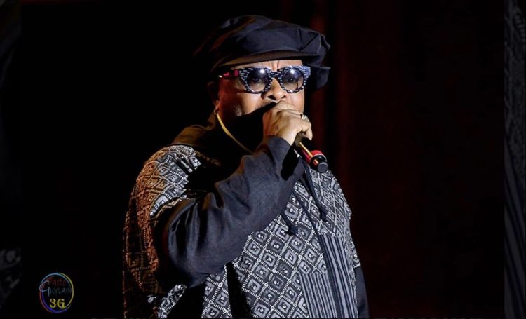 Nuits de la francophonie | Pendant sa prestation, JB Mpiana prêche le « DJALELO »