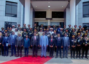 RDC : Le Ministre d’État Guy Loando Mboyo à l’honneur lors de la clôture de session 2022-2023 du 6ème Promotion de l’ESAM du CHESD à Kinshasa !