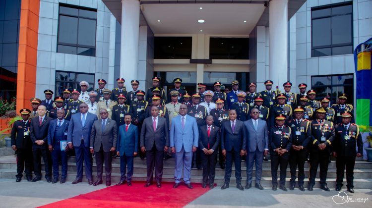 RDC : Le Ministre d’État Guy Loando Mboyo à l’honneur lors de la clôture de session 2022-2023 du 6ème Promotion de l’ESAM du CHESD à Kinshasa !