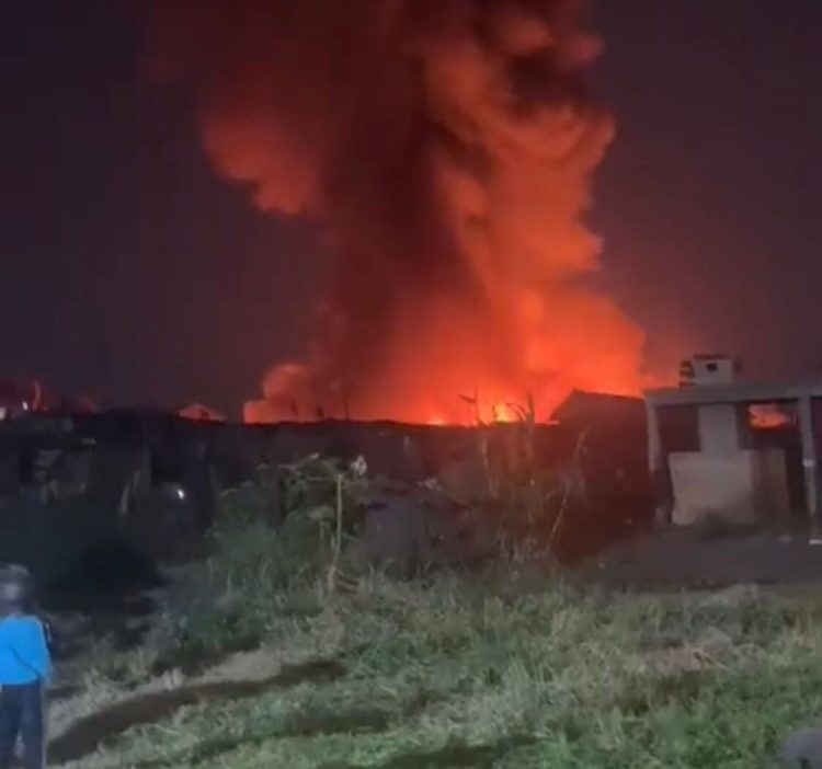 RDC/URGENT | Le camp Lufungula dans la commune de Lingwala en feu !