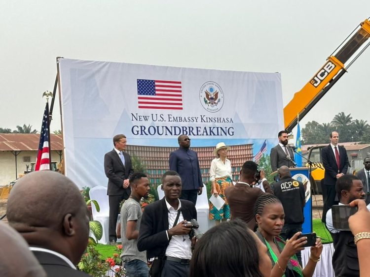 RDC | lancement des travaux de construction de la nouvelle ambassade des États-Unis par le ministre d’État en charge de l’aménagement du territoire Guy Loando !