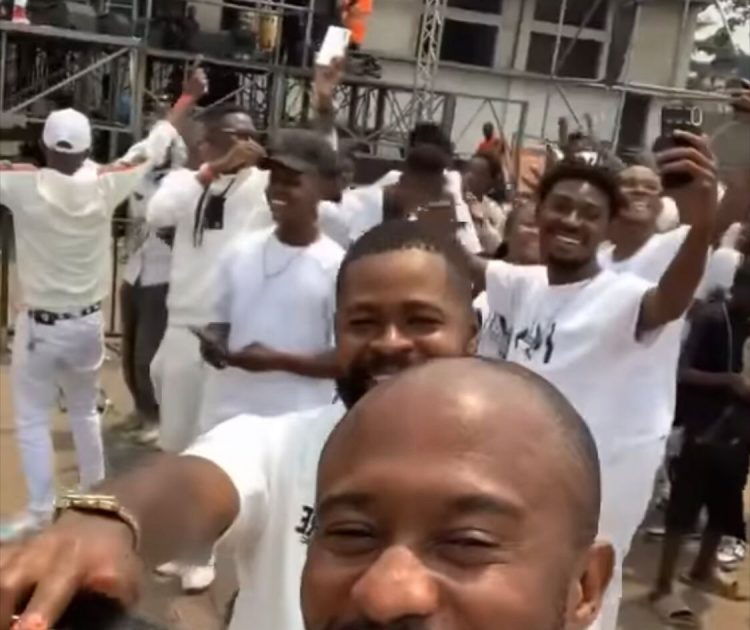 Concert Fally à à Bandalungwa : Comme des anges, Plusieurs Warriors inondent déjà le terrain municipal ( Situation 12h30)