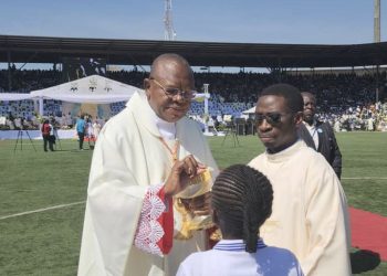 Église Catholique | Un abbé du diocèse de Mbuji-Mayi s’oppose à Ambongo et Nshole !