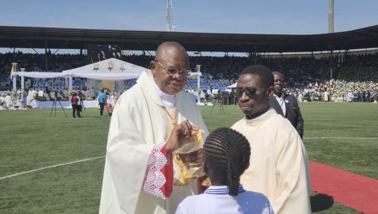 Église Catholique | Un abbé du diocèse de Mbuji-Mayi s’oppose à Ambongo et Nshole !