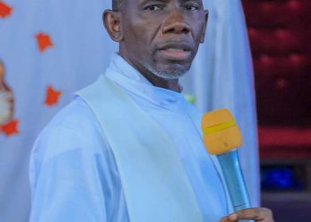 RDC | L’abbé Blaise Kanda répond au gouverneur John kabeya du Kasai central sur ses propos tribalistes !
