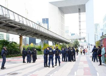 Concert FALLY IPUPA à Paris | des policiers sont déjà déployés sur le périmètre de la salle !