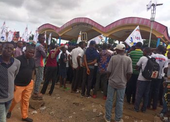 CAMPAGNE ÉLECTORALE | Alors que Moïse Katumbi et d’autres candidats de l’opposition doivent tenir leurs meetings, le maire de kindu prend une décision portant fermeture momentanée de la tribune centrale après le passage de Tshisekedi !