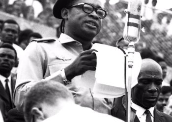 Page d’histoire – Ce jour-là 12 décembre 1965, soit deux semaines après son coup d&rsquo;état du 24 novembre 1965, le Général Joseph-Désiré Mobutu est officiellement investi Président de la République du Congo !