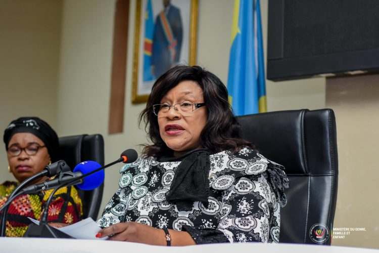 Journée internationale de la femme | La ministre du Genre demande aux femmes qui voudront porter des pagnes, Robes, Jupes que ça soit de couleur noire (Communiqué) !