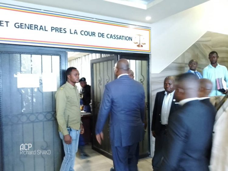 RDC | Gentiny Ngobila est arrivé au parquet général près la cour de cassation pour répondre à l’invitation du Procureur général !