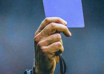 Le carton bleu va faire son apparition dans le foot !