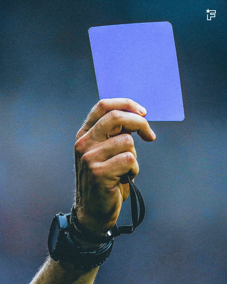 Le carton bleu va faire son apparition dans le foot !