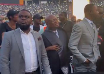 Concert de Moïse Mbiye au stade des martyrs | «Pour moi , Dieu s’est glorifié. Nulle part , il a chanté satan » Aimé Nkanu